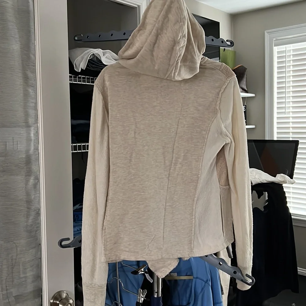 Free People Sweatshirt - Picture 4 of 5